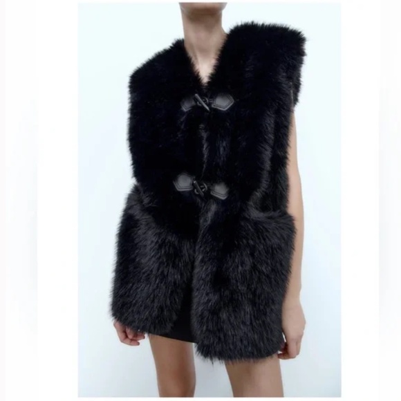 ZARA FAUX FUR BLACK VEST - SMALL - Picture 1 of 5